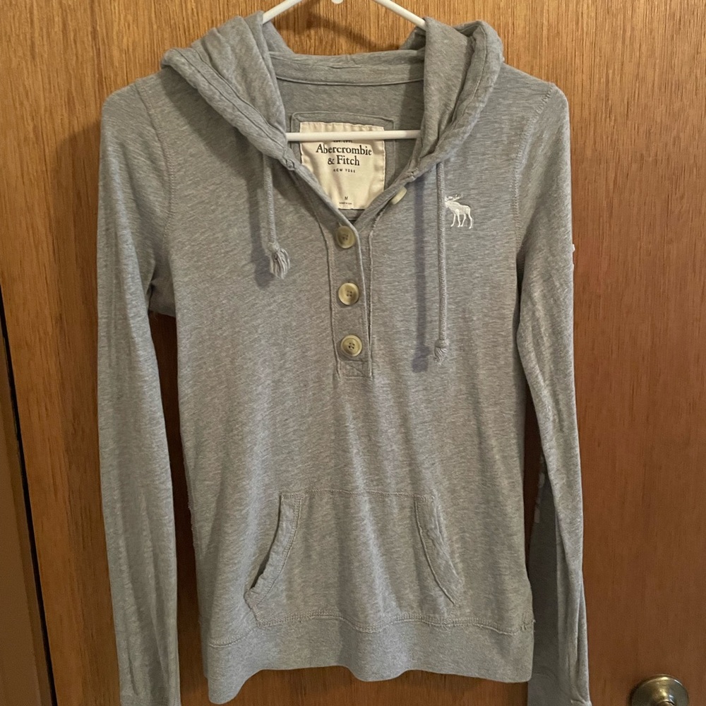 Women’s size Mediun top hooded Abercrombie &Fitch